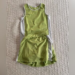 Girls two piece tennis outfit green size 130 European 6 US.